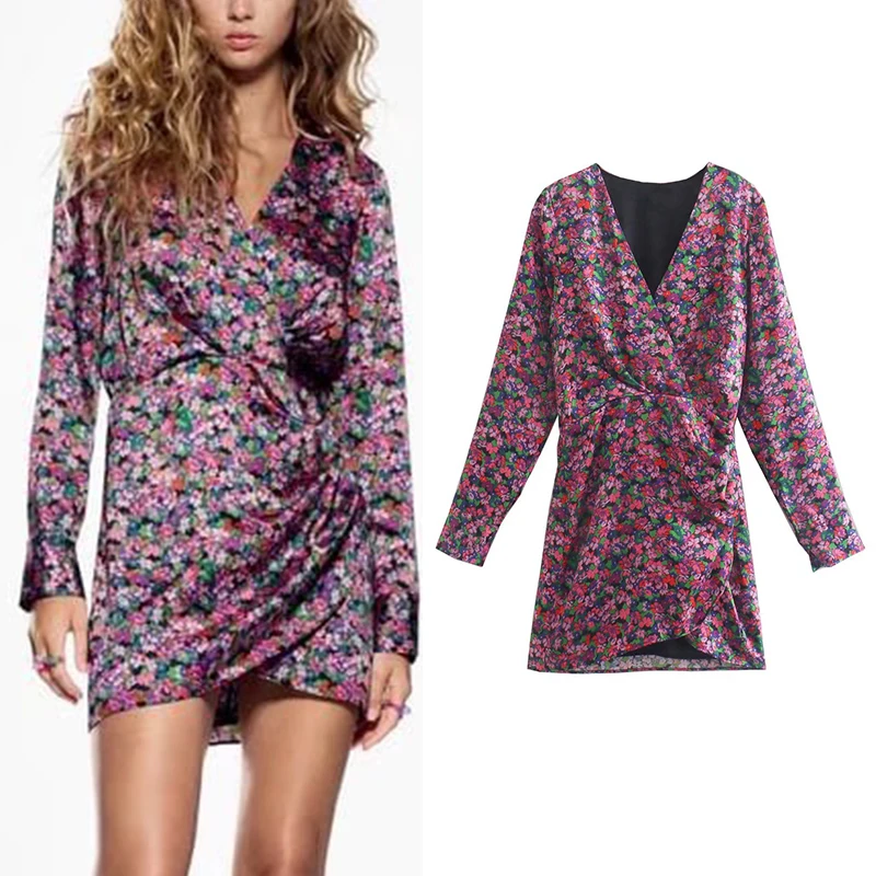 

Мини-платье женское ТРАПЕЦИЕВИДНОЕ с длинным рукавом и V-образным вырезом