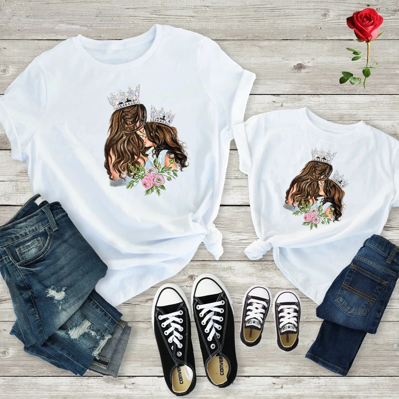 

2022 New Queen and Princess Mother and Daughter Clohtes Cute Family Matching Outfits Mommy and Me T Shirt Cool Streetweart