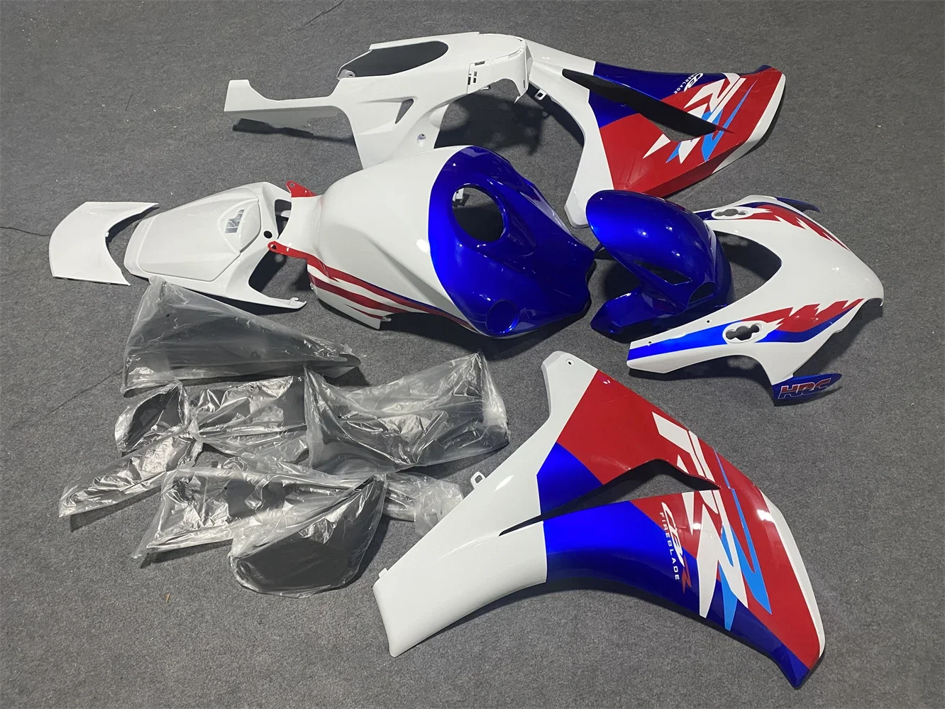 Фото Комплект обтекателей для мотоцикла, подходит для CBR1000RR 2008-2011 годов выпуска, сине-бело-красный корпус мотоцикла. №3