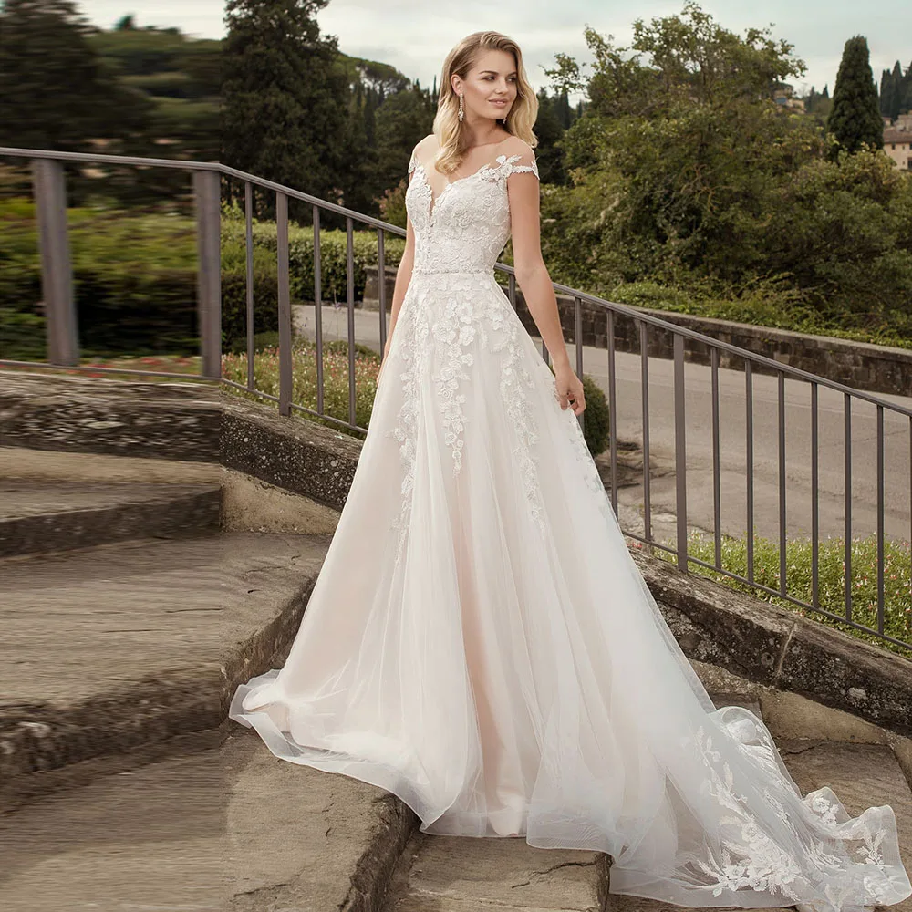 

Vintage A-Line Wedding Dresses Deep V-Neck Off The Shoulder Bride Dress Illusion Lace Appliques Tulle Bridal Gown Sweep Train