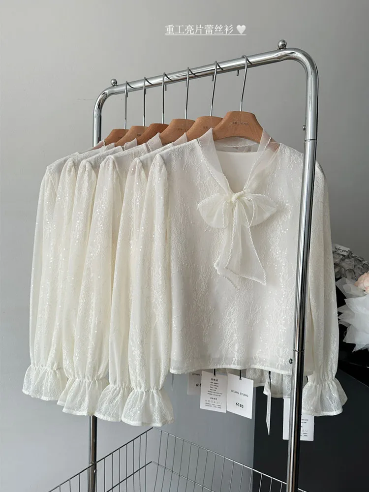 Блузка женская кружевная с V-образным вырезом и вышивкой