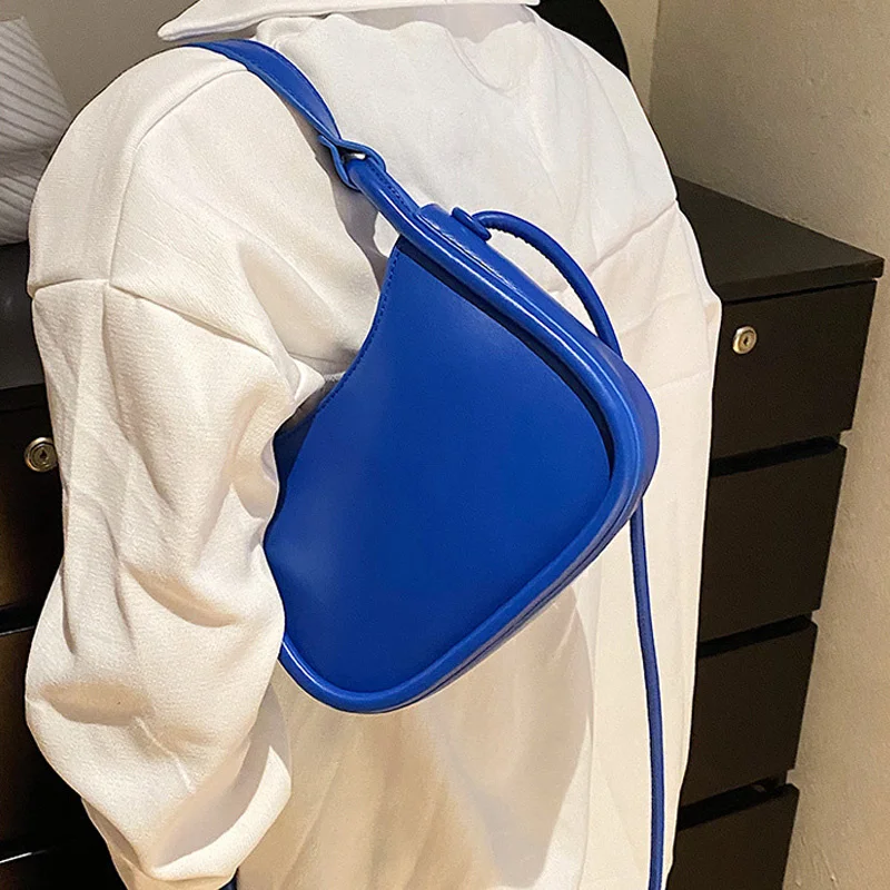 

Модная брендовая женская сумка на плечо 2022, однотонная дизайнерская сумка из искусственной кожи, роскошные сумки через плечо с короткими ру...