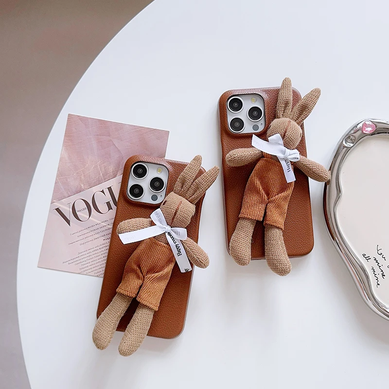 Коричневый кожаный плюшевый чехол для телефона с игрушечным кроликом iPhone 15 14 13 12