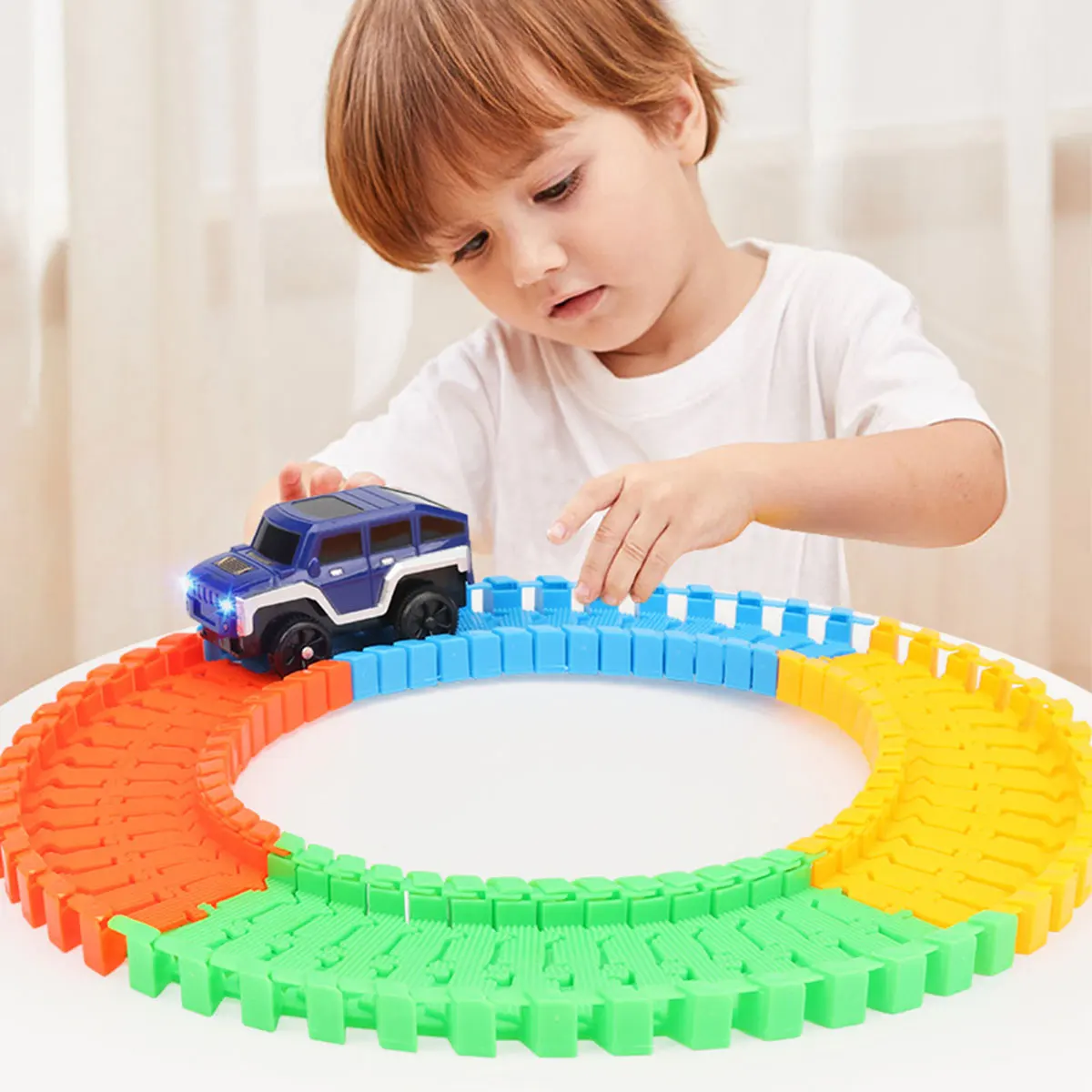 

new Track Playset with 4pcs Tracks and 1pc Car Rail Track Toys Magic Car Track Set DIY Assemble Electric Rail Car Toy Battery