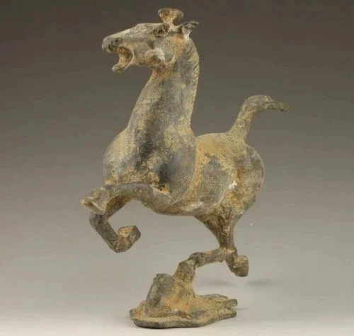 Коллекционная декоративная статуя старой медной бронзы яркая лошадь