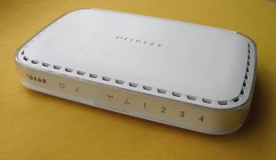 Netware 614 V6 промывается с помощью DDWRT TOMATO WAYOS, несколько портов WAN, маршрутизация 32M памяти в SMA