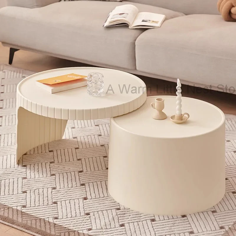 Пластиковый круглый журнальный столик