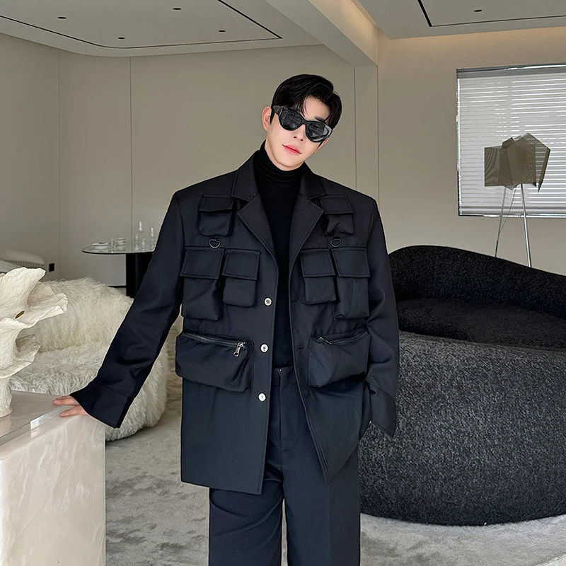 Функциональный костюм с трехмерным профилем и несколькими карманами мужской