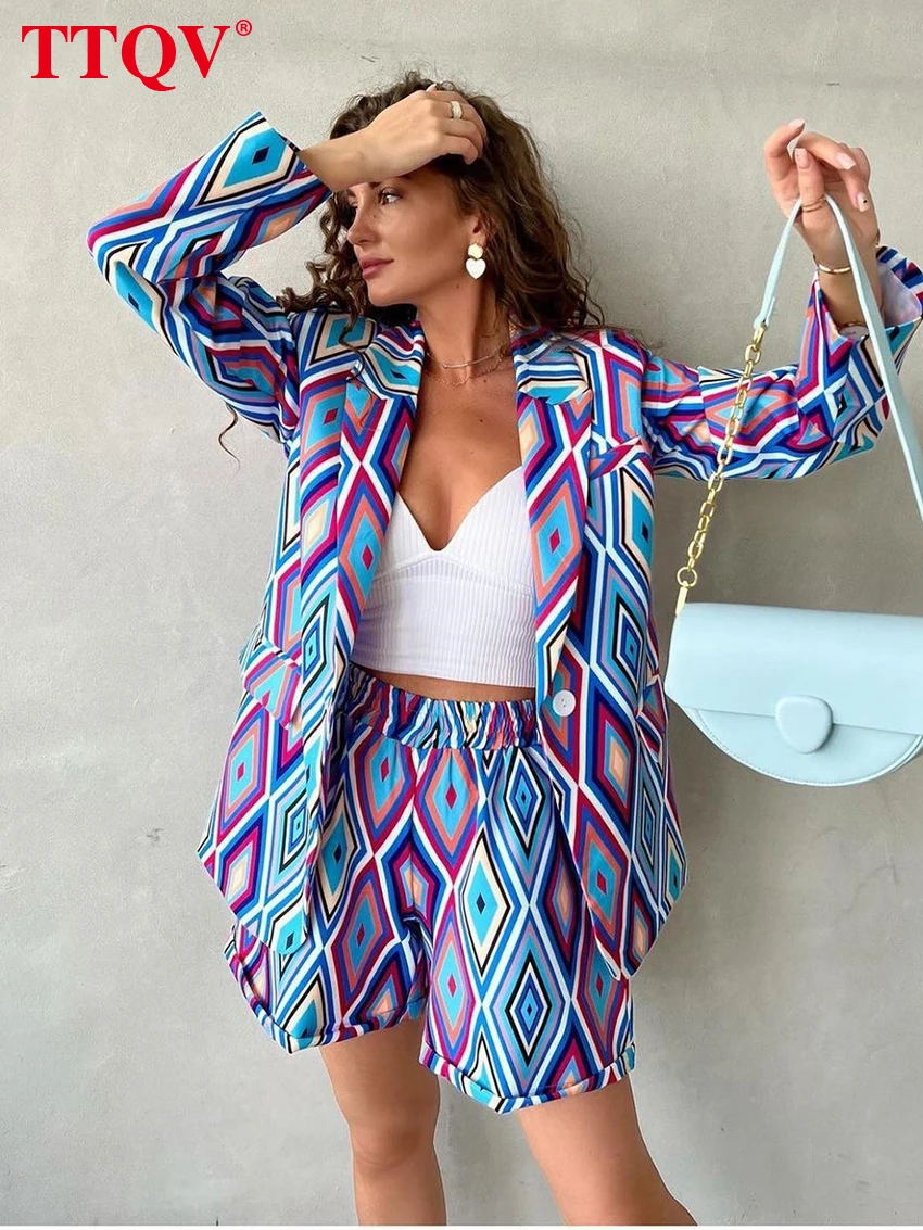 

Женский комплект из двух предметов, рубашка с длинным рукавом и карманами и шорты с высокой талией