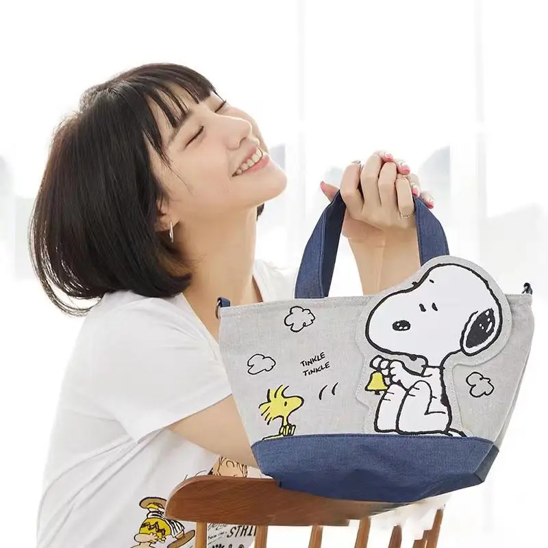 

Snoopy Cartoon Cute Embroidered Canvas Portable Messenger Shoulder Messenger Bag Multi-Functional Kawaii Student Lunch Bag