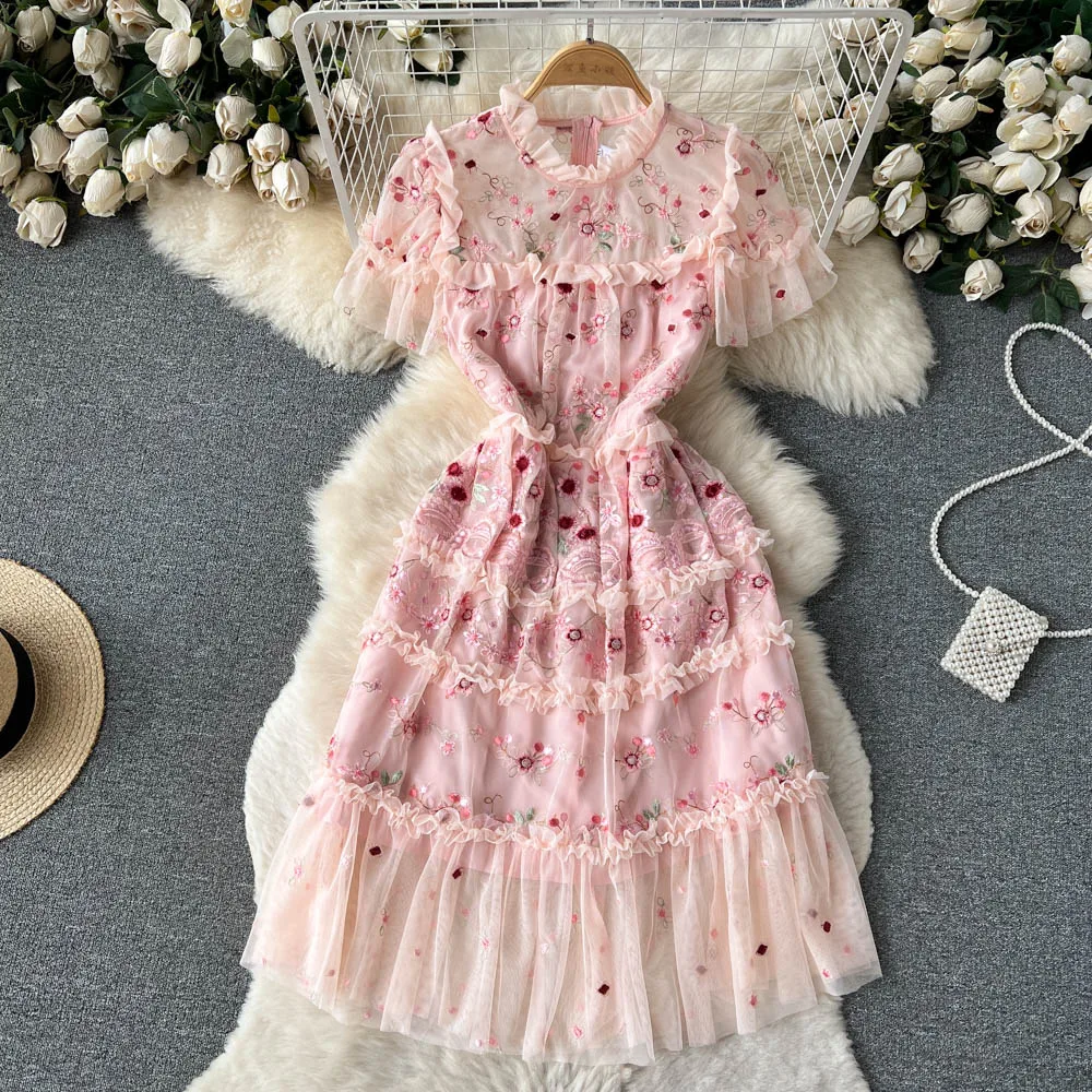 

New Europe and the United States Celebrity Wooden Ear Edge Printing Heavy Embroidery Sweet Princess Pleated Cake Dress