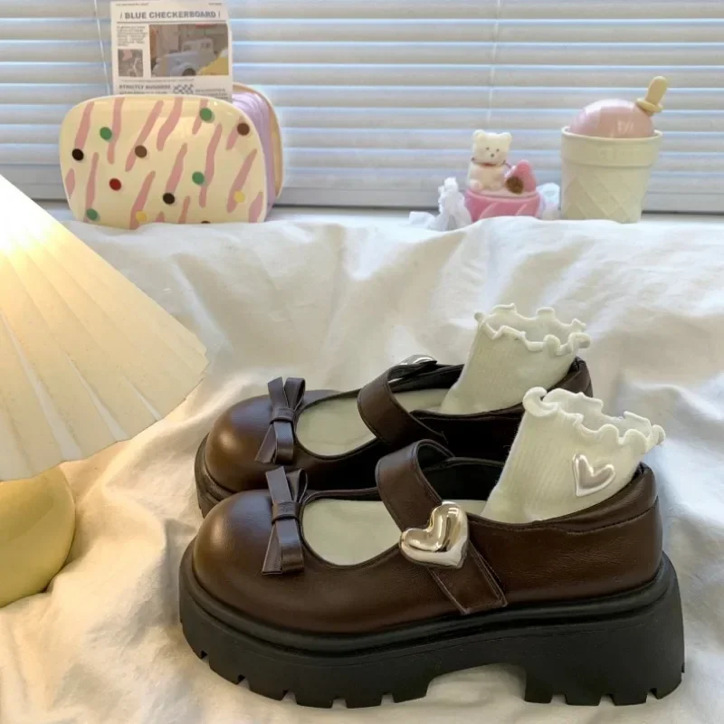 Женской обуви. Женские туфли Mary Janes на высоком каблуке и платформе. Повседневные