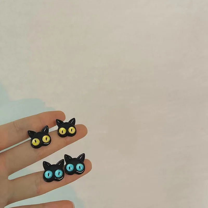 

2022 New French Light Luxury Cat Eyes Stud Earrings for Women Korean Zircon Exquisite Earring Party Christmas Jewelry Gift