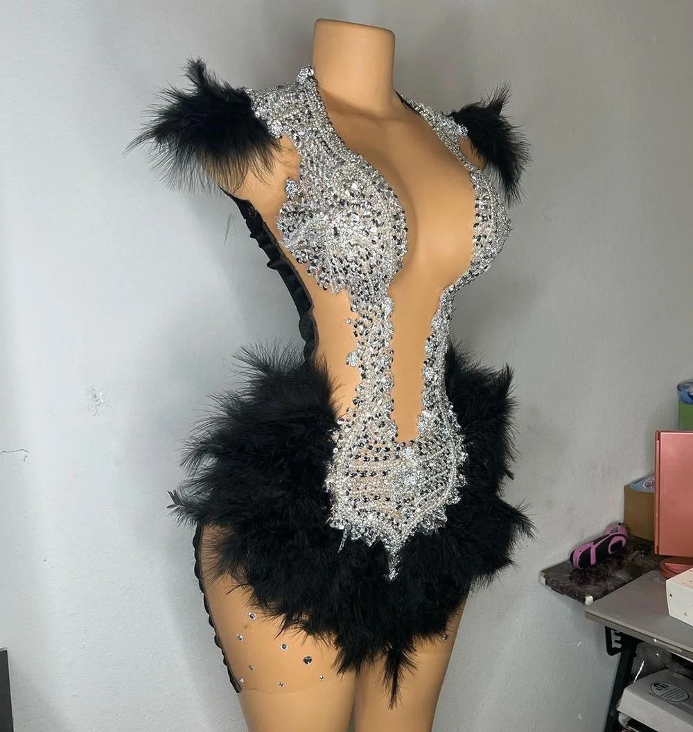 

Diamond Black Feathers Mini Birthday Short Prom Dresses 2023 Exquisite Heavy Beads Crystals See Through African Girl Party Gowns