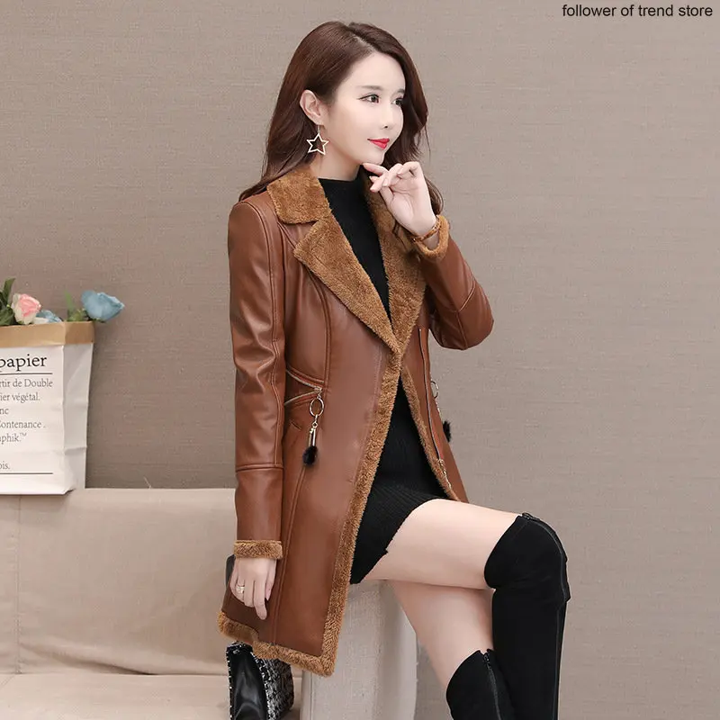 The long casual women's style in Tao leather coat and slim lambswool coat is too skinny.
