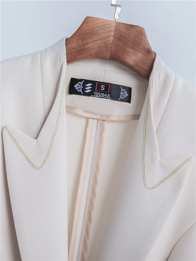 Костюм-двойка женский из блейзера и брюк