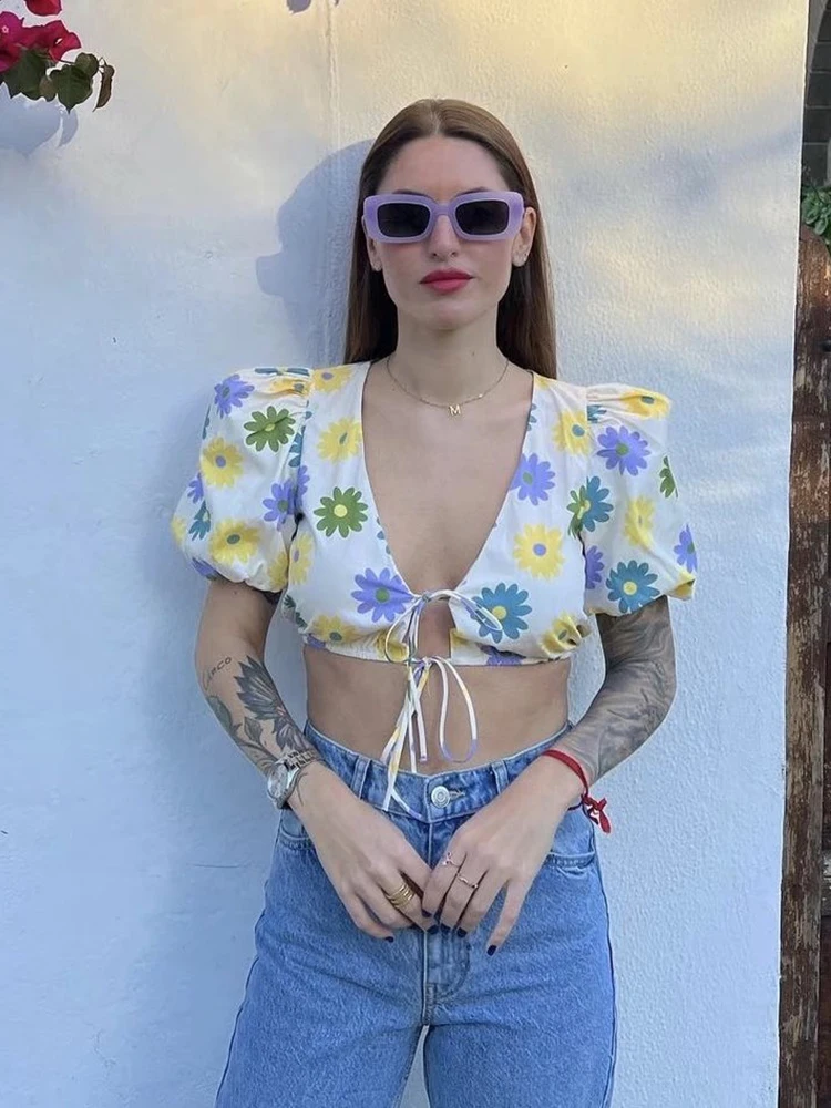 

KBAT Crop Top Women Floral Printed Short Puff Sleeve Top Female Cropped Blouse Cut Out Sexy Tops Woman 2022 Summer Blouses