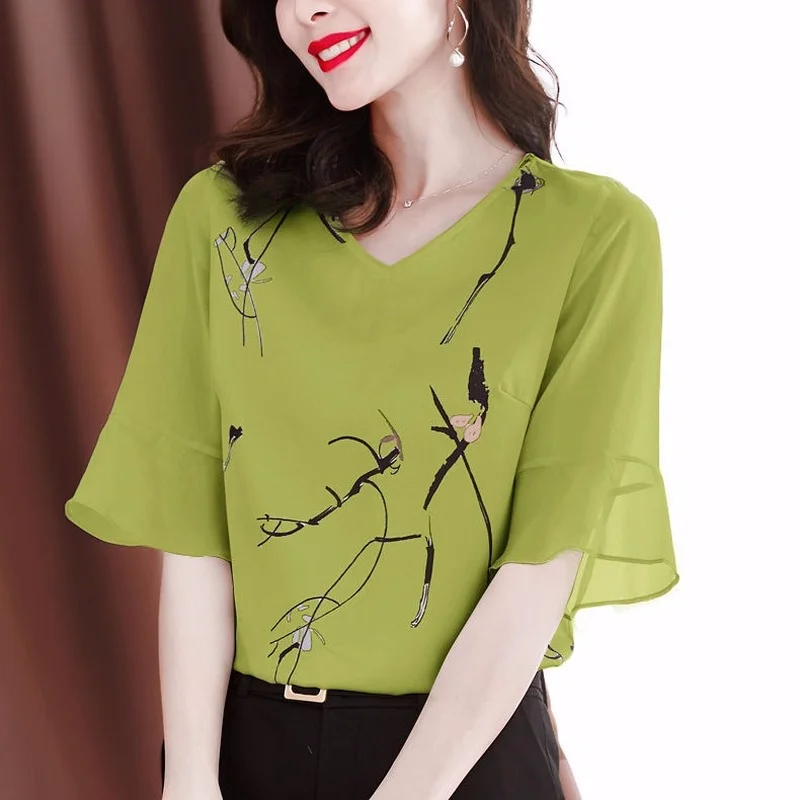 

Blouse female 2022 Summer new loose V -neck five -point sleeve chiffon design sense casual printed chiffon blouse top female