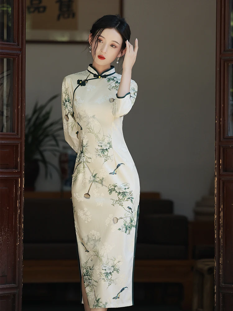 

Chinese Vintage Improved Cheongsam National Style Slim Elegant Long Sleeved Low Slit Traditional QiPao Daily Clothes For Women