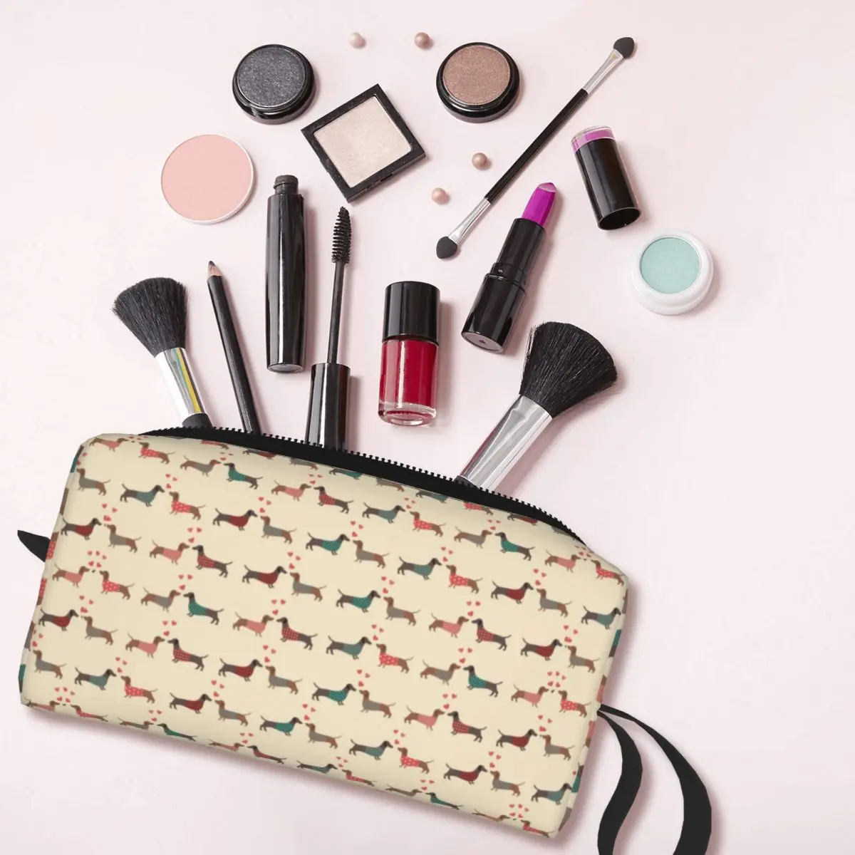 Парная косметичка на заказ с рисунком таксы и собаки сердцем дорожная барсук для