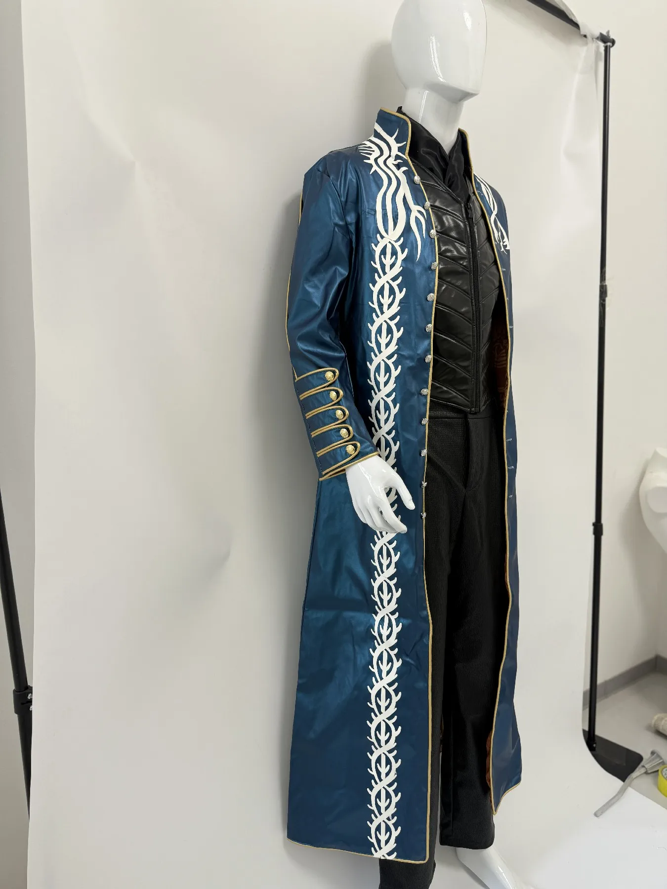 Фото Костюм для косплея DMC 3 Blue Vergil: кожаное пальто, куртка, наряд на Хэллоуин №4