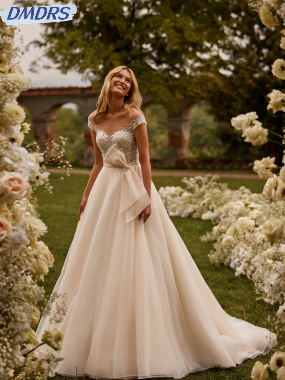 

Simple O-neck Short Sleeve Bride Robe Sparkly Sequins Pearls Beads Bridal Gown Graceful A-line Long Wedding Dress Robe De Mariée