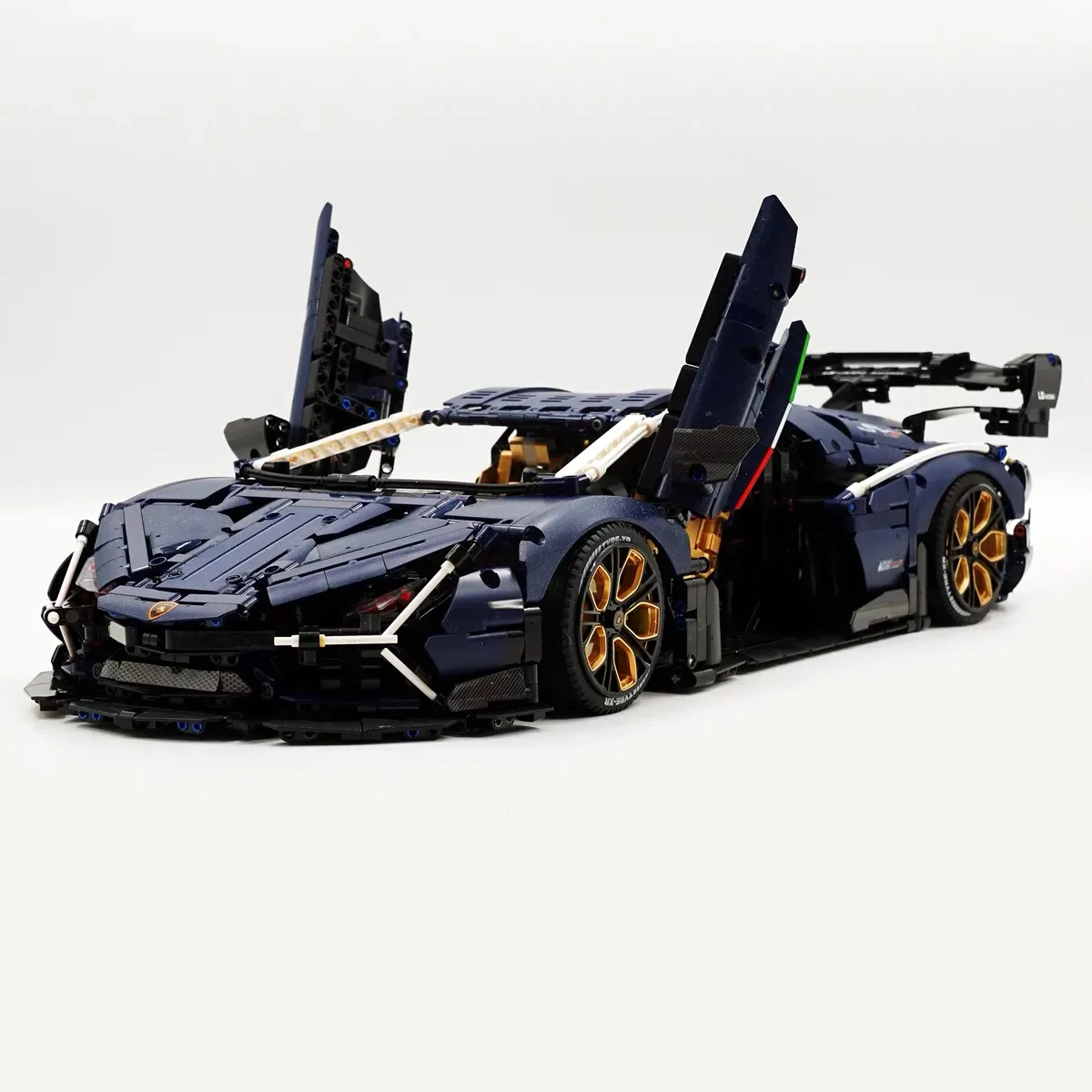 Фото 4106 шт. MOC GULY 10624 технический набор строительных блоков Lambo Revuelto, спортивный автомобиль 1:8, модель DIY, кирпичи, игрушки для детей, взрослых, подарки №1