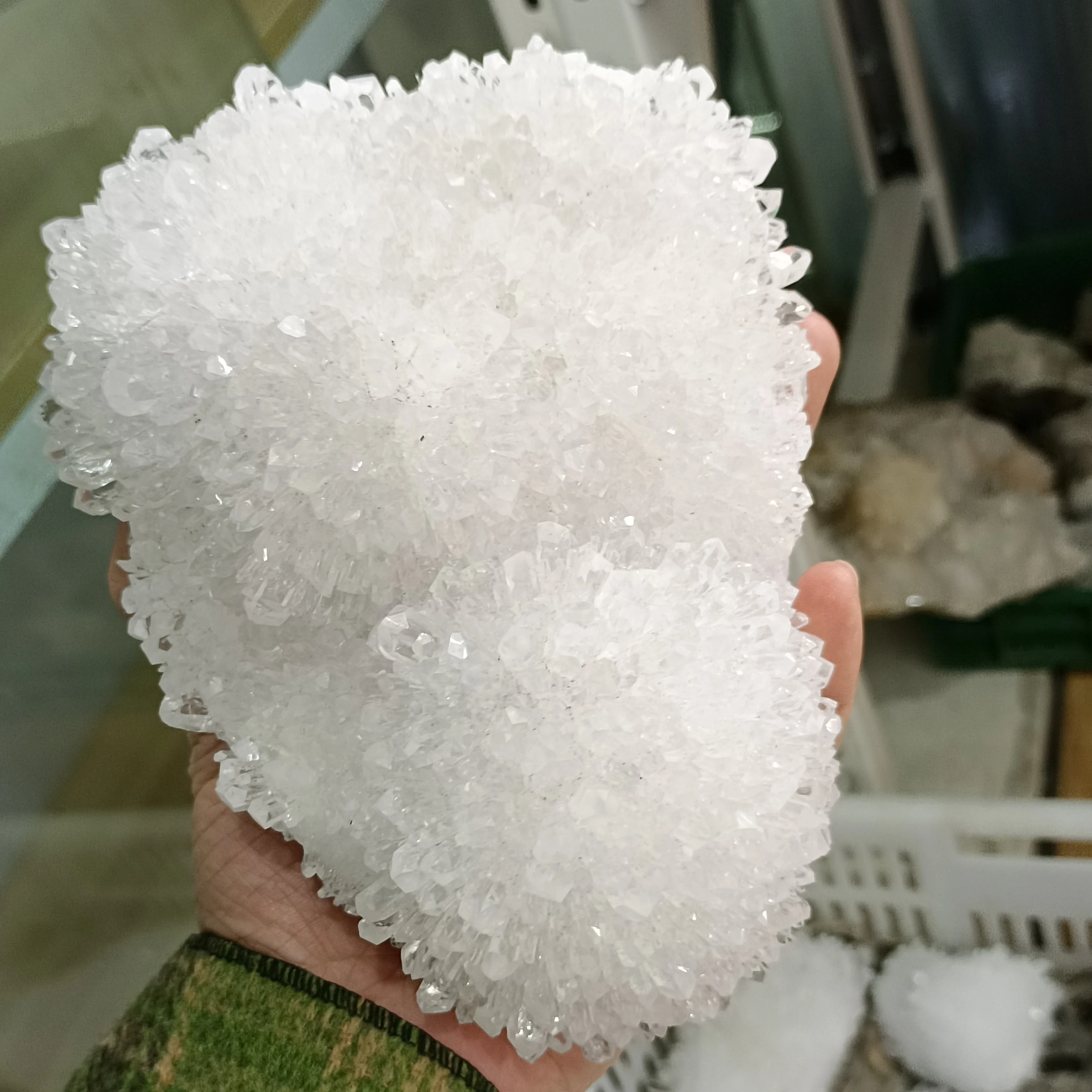

Magical Natural White Transparent Crystal Cluster Quartz Crystal Mineral Healing Gemstone Home Office Degaussing Decorative