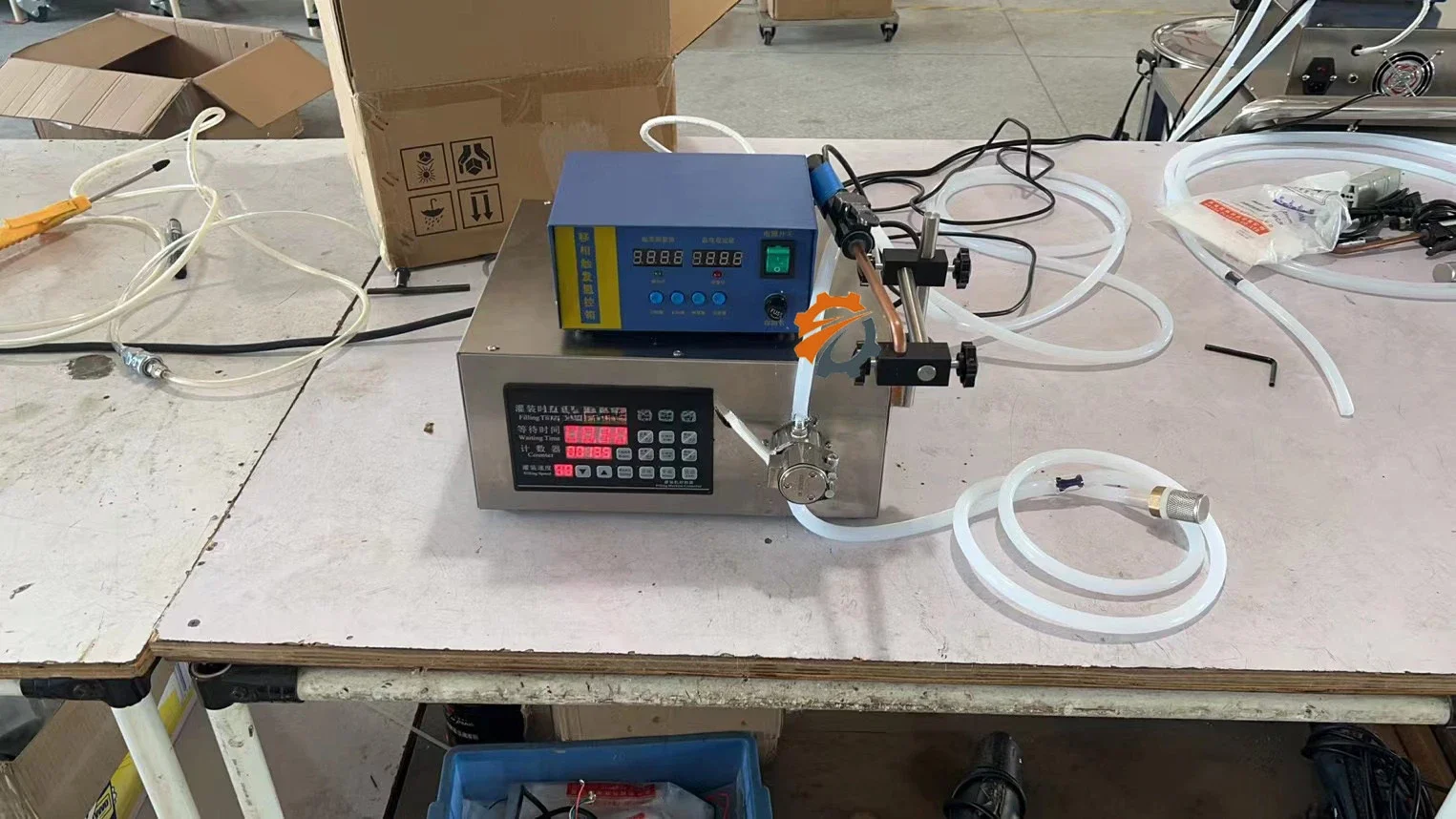 Машина для плавления воска изготовления небольших свечей. воска. Производство