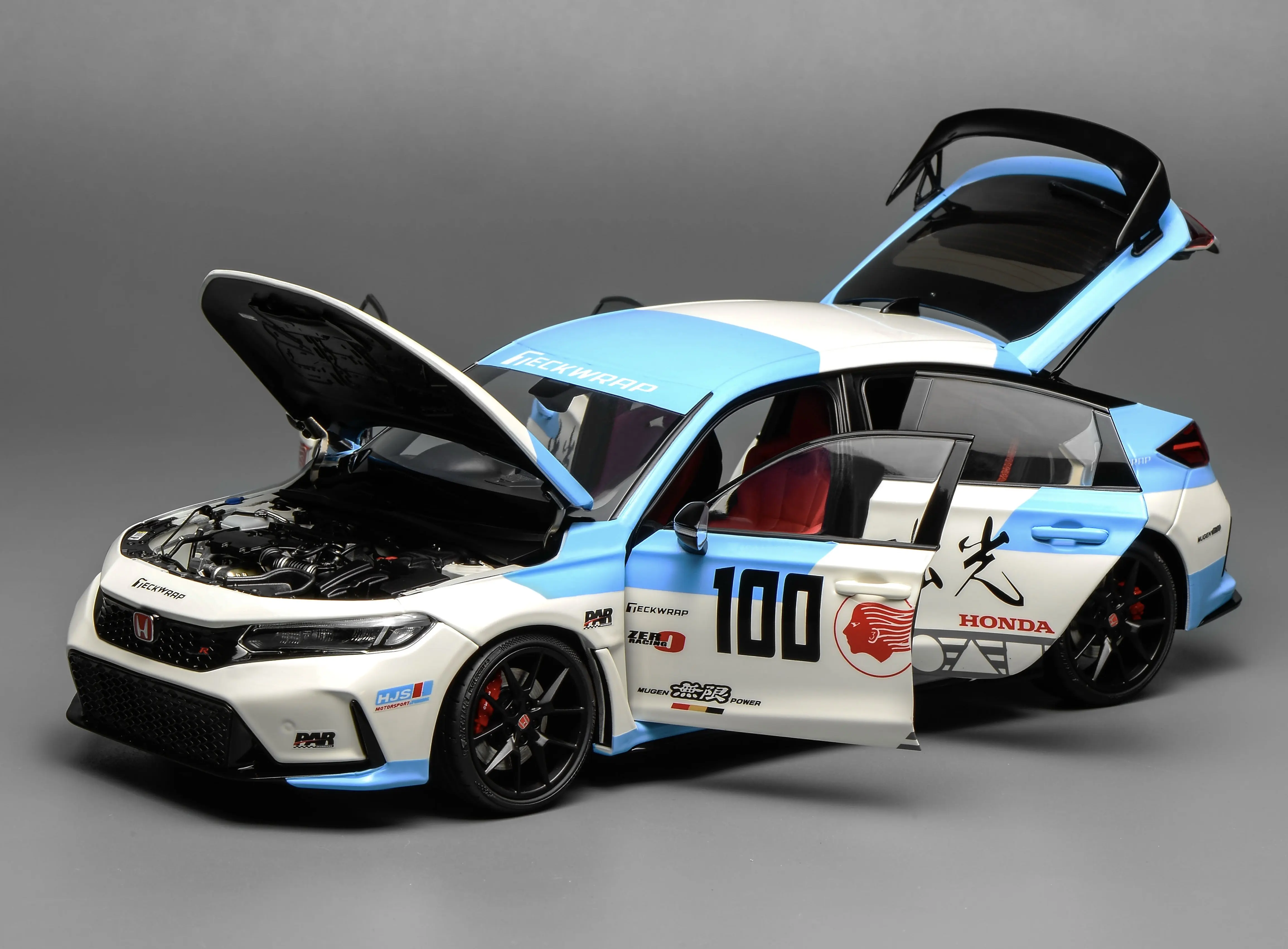 Фото Масштабная модель автомобиля Honda Civic FL5 Type R из литого металла, 1:18 №1
