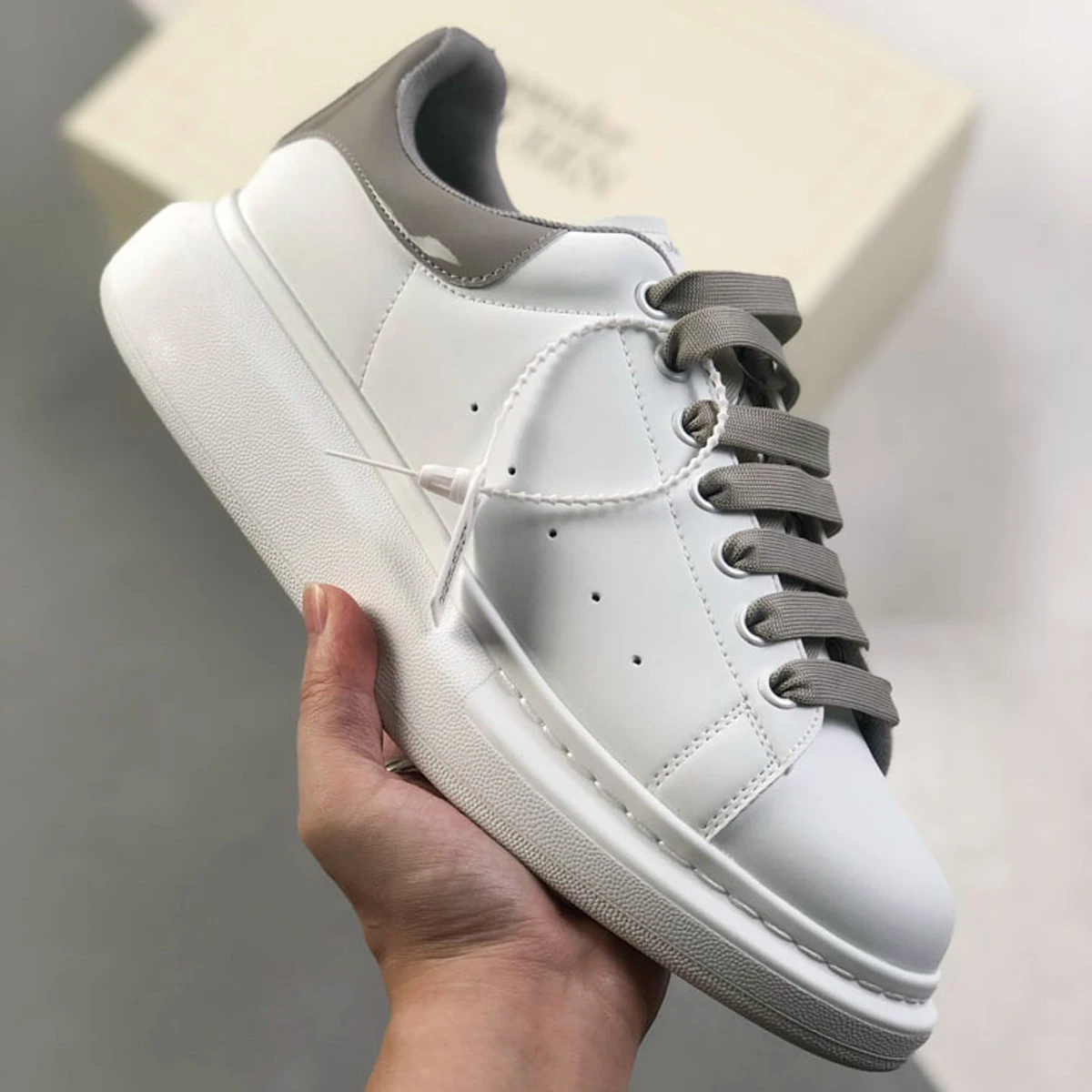 

2023 New Mcqueen Sneakers Women Lace Up Fashion Designer Luxury Original Brand Leather Shoes Men Alexander Casual Sports Shoes