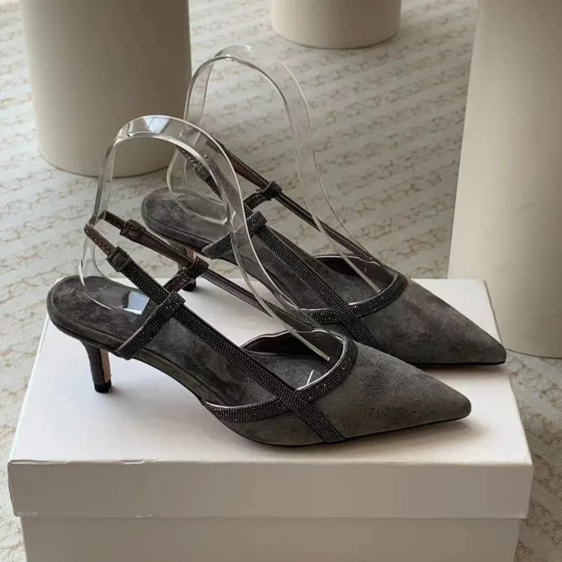 Женские бархатные босоножки из овечьей кожи на среднем каблуке с цепочкой и