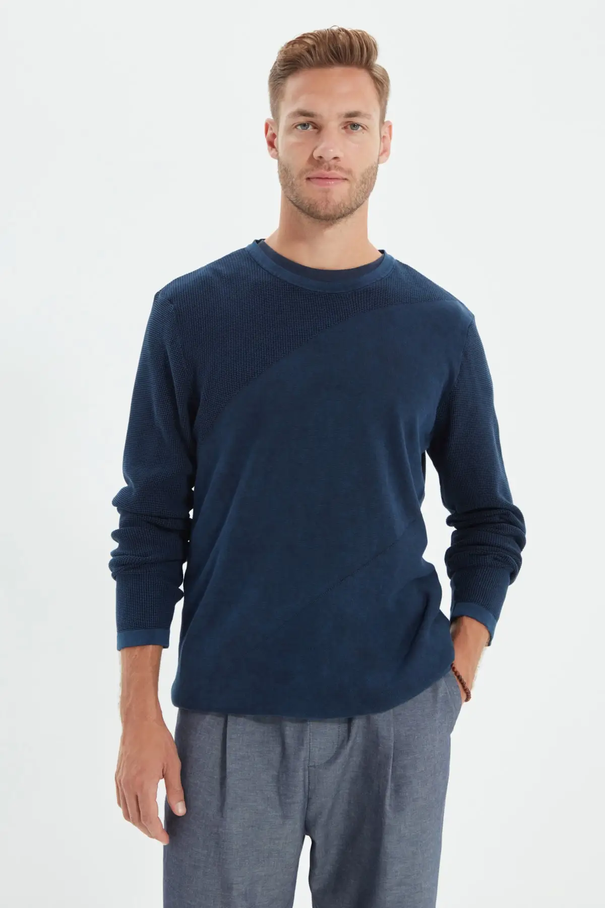 

Trendyol Men 'S Regular Fit Cycling Neck Back Flush Sweater TMNAW22KZ0691