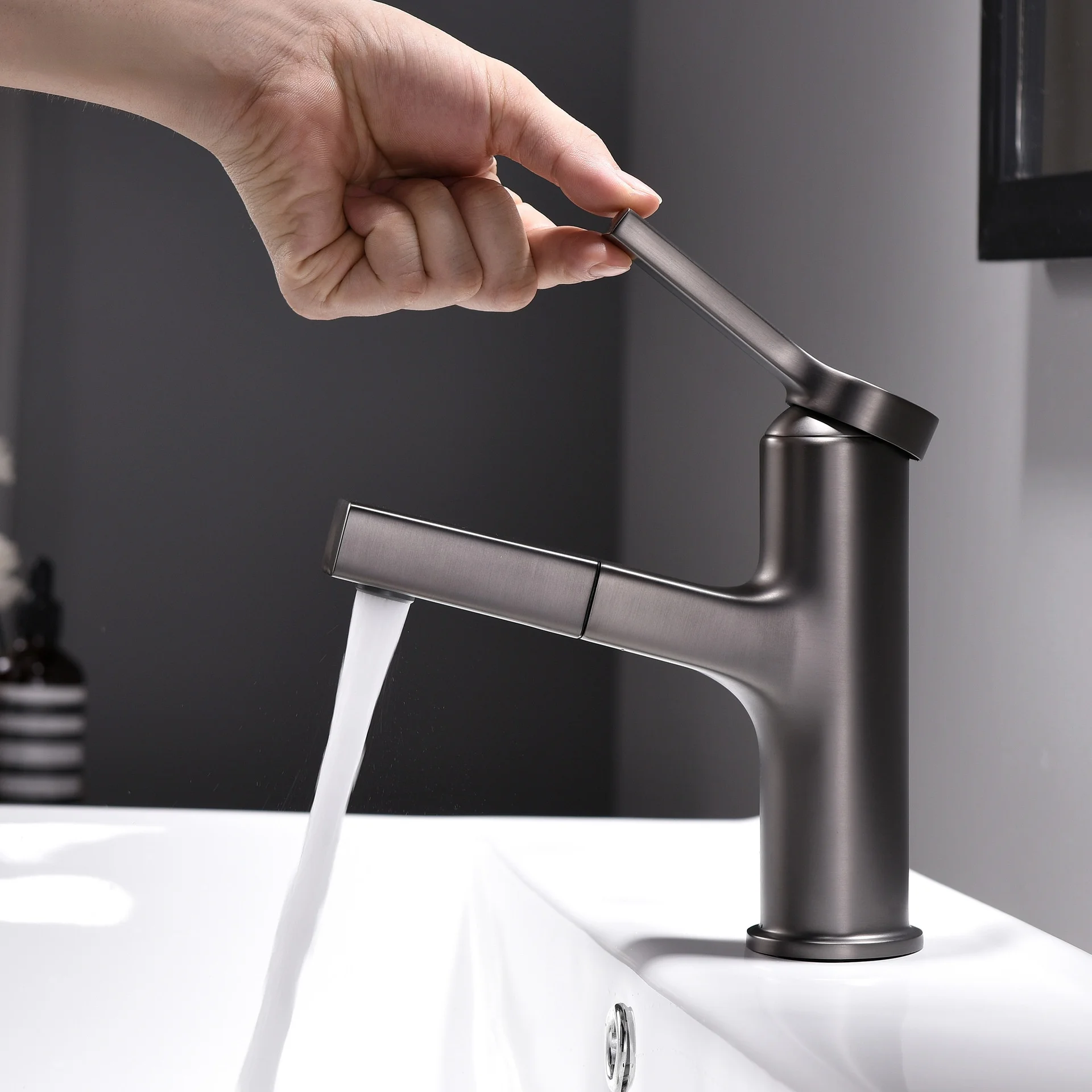 

Faucet Chrome-plated Retractable Mixed Basin Pull-out Cold Basin Wash and Universal Bathroom Hot Water Faucet