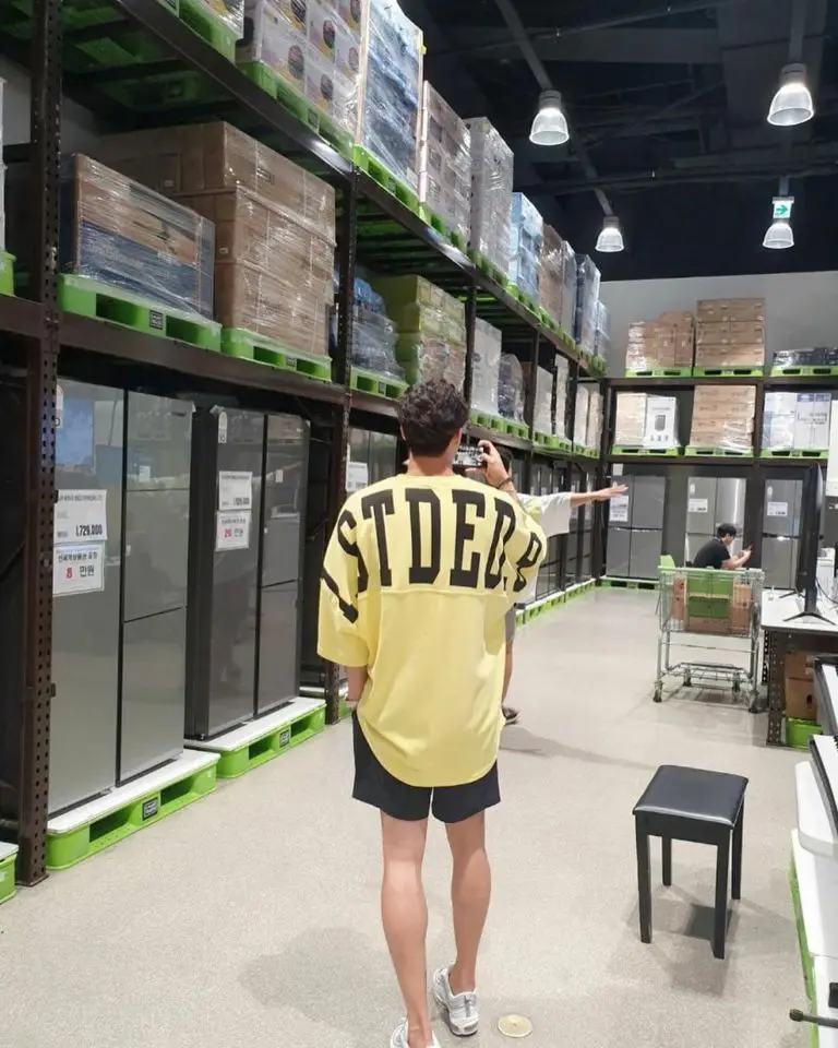 

Свободная Спортивная уличная футболка для фитнеса, новая Футболка с рукавами для тренажерного зала и бодибилдинга, мужская повседневная Корейская летняя футболка для упражнений