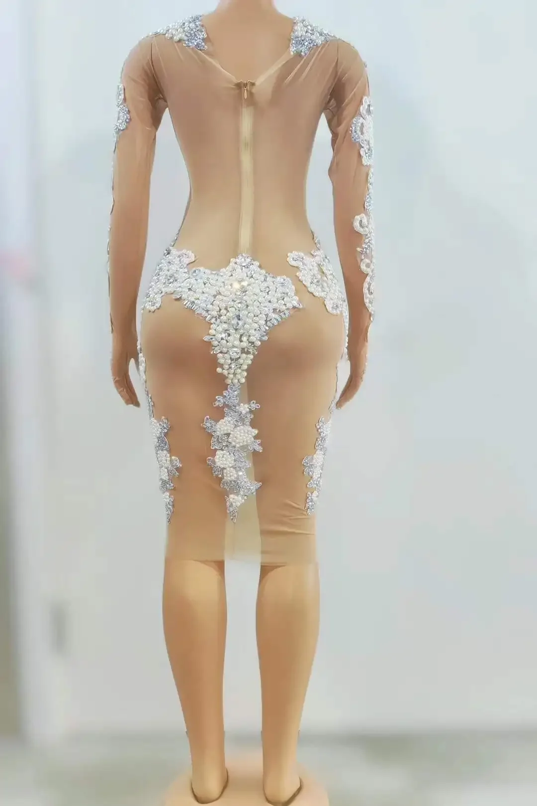 Прозрачное сетчатое женское мини-платье с длинным рукавом и стразами жемчугом