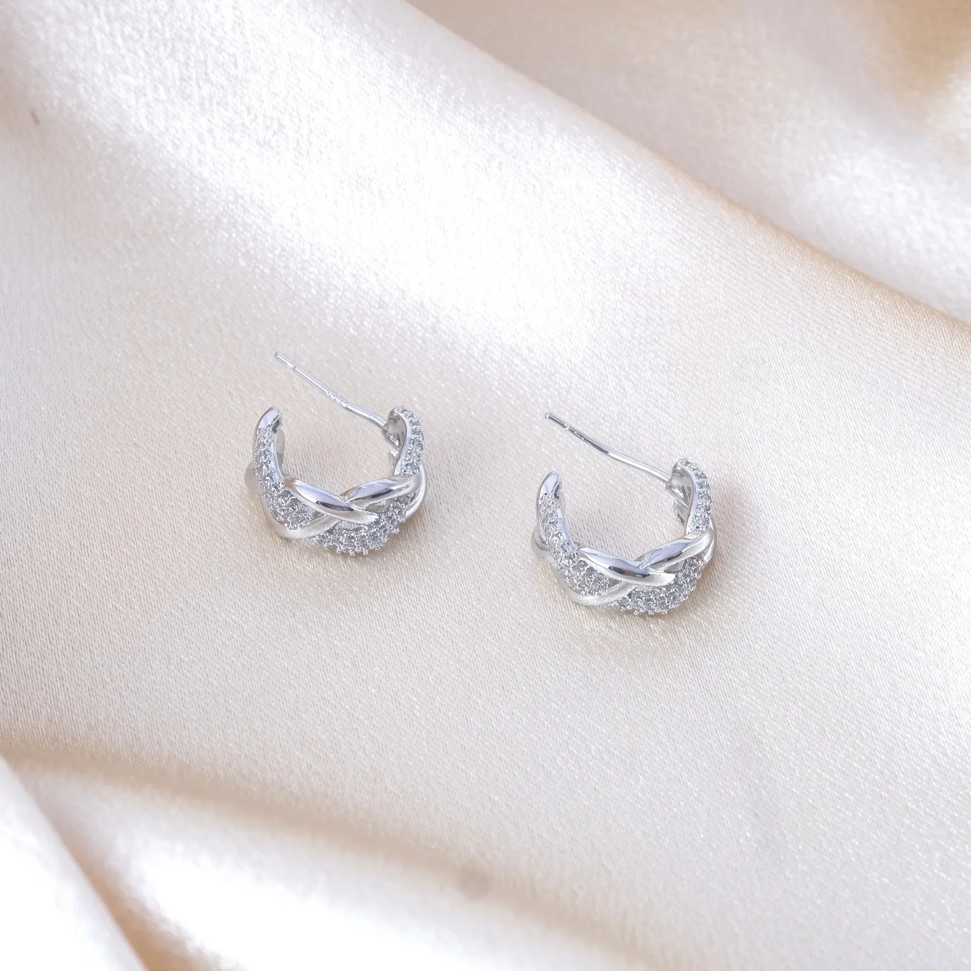 Женские Двухцветные плетеные серьги из серебра S925 пробы с геометрическим