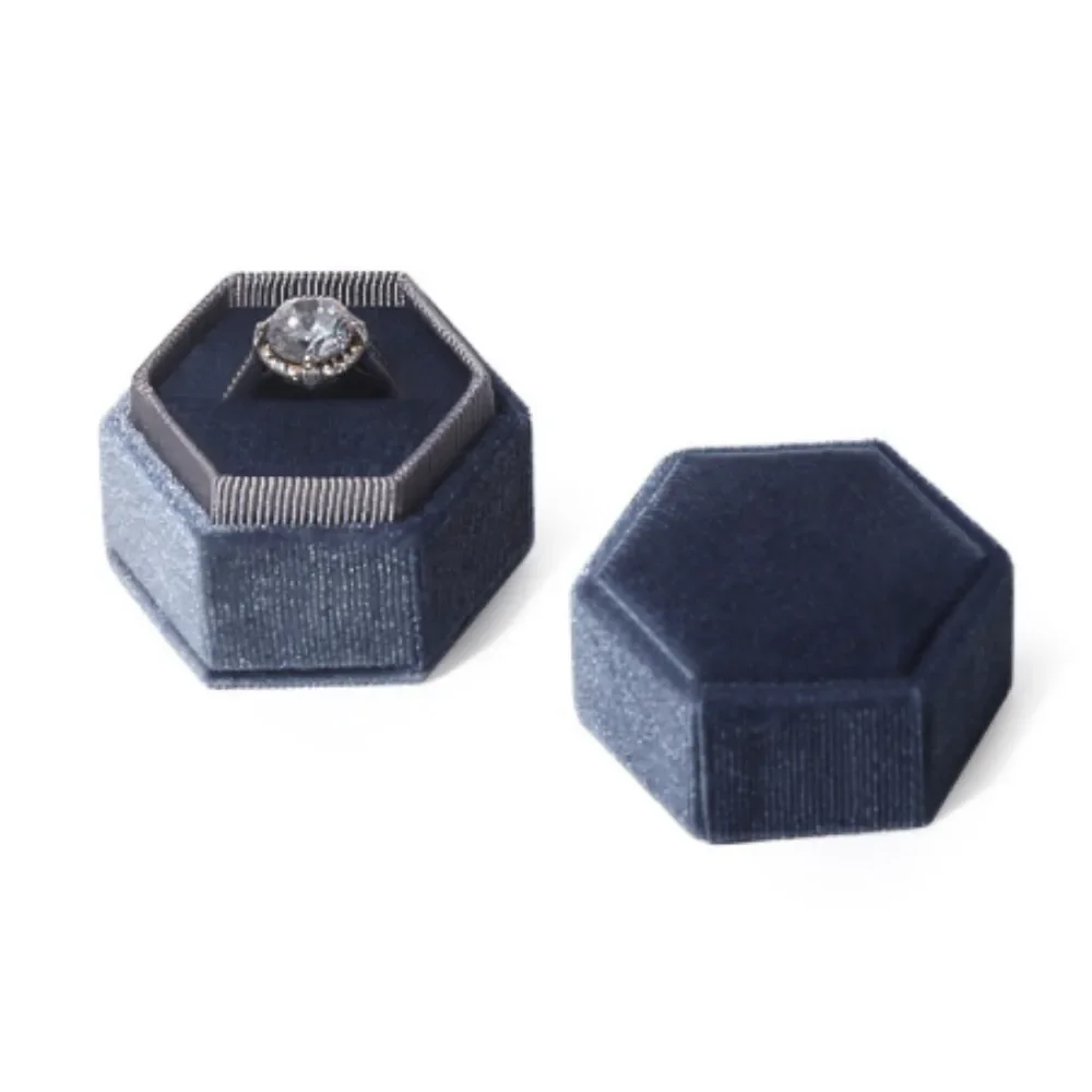 

Вельветовая коробка для колец