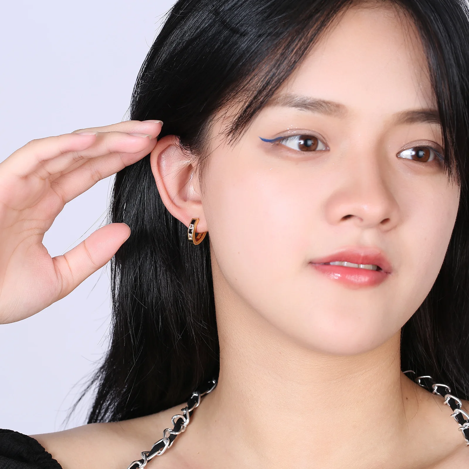 

V-образные циркониевые серьги