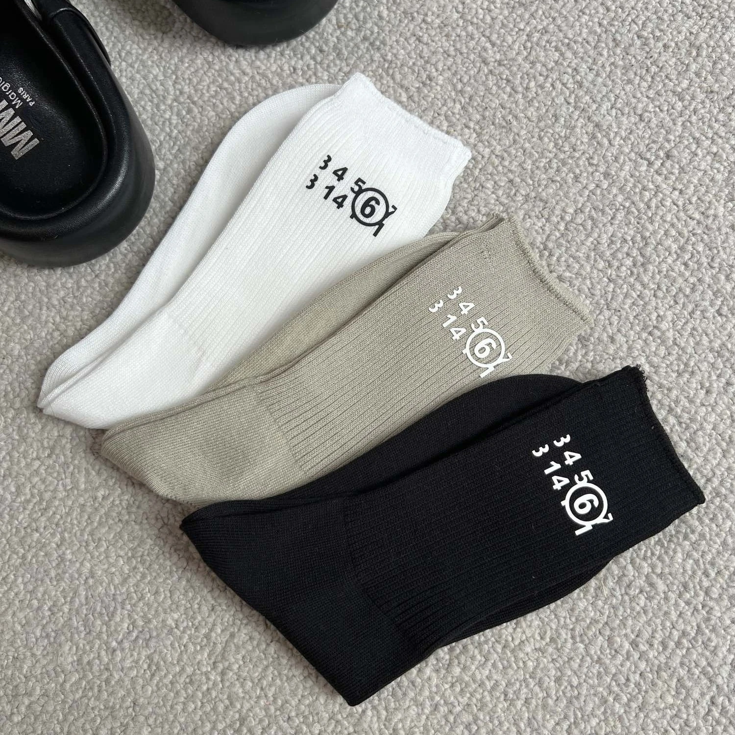 

Носки Margiela 3 шт., роскошные модные тонкие хлопковые для мужчин и женщин, 23SS мм 6, с этикеткой икры, с нитками, уличная одежда, японские милые Y2k