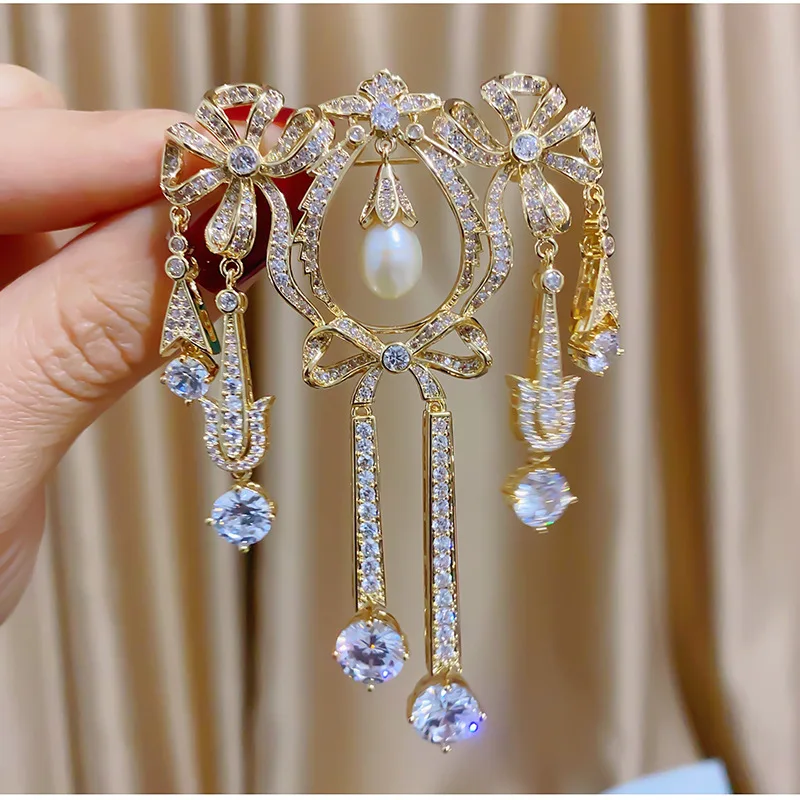 

New Fashion Temperament High End Luxury Versatile Retro Geometry Brooch Zircon Tassel Pearl Suit Coat Decoration Pins