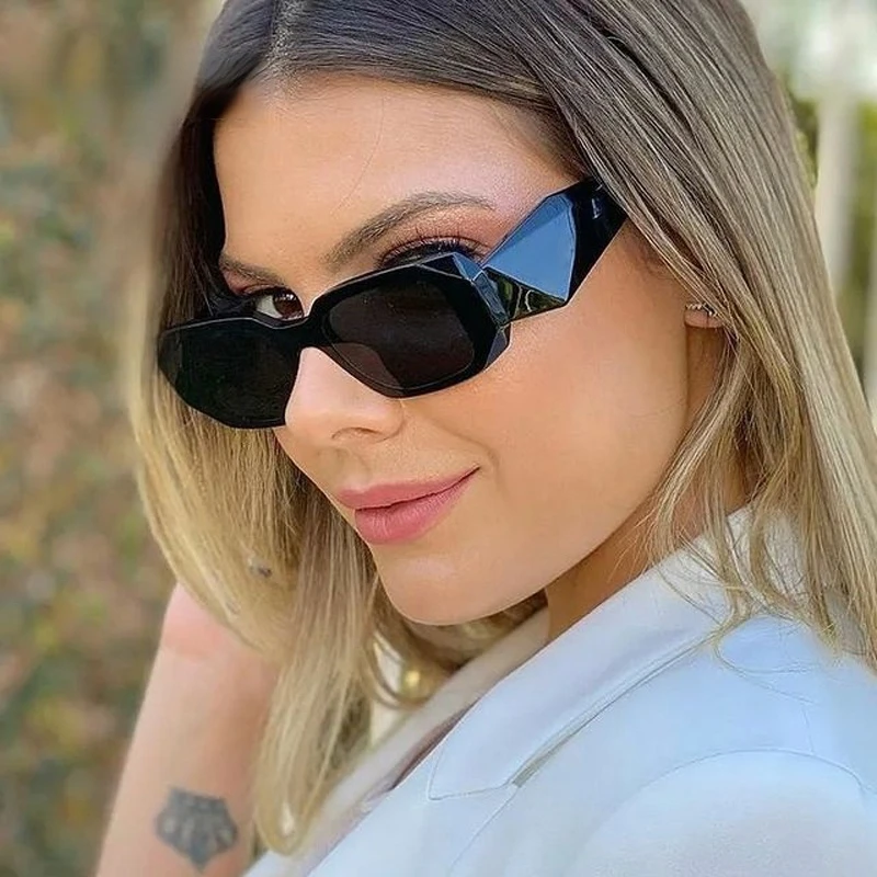 

Очки солнцезащитные женские квадратные нестандартной формы с прозрачными линзами