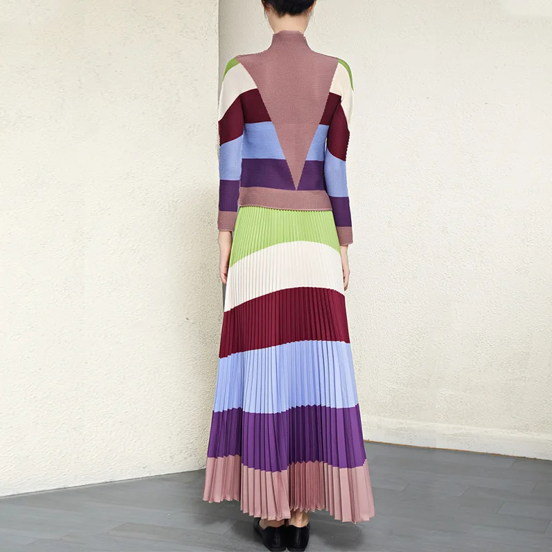 Женский плиссированный комплект из футболки с длинным рукавом и свободной юбки