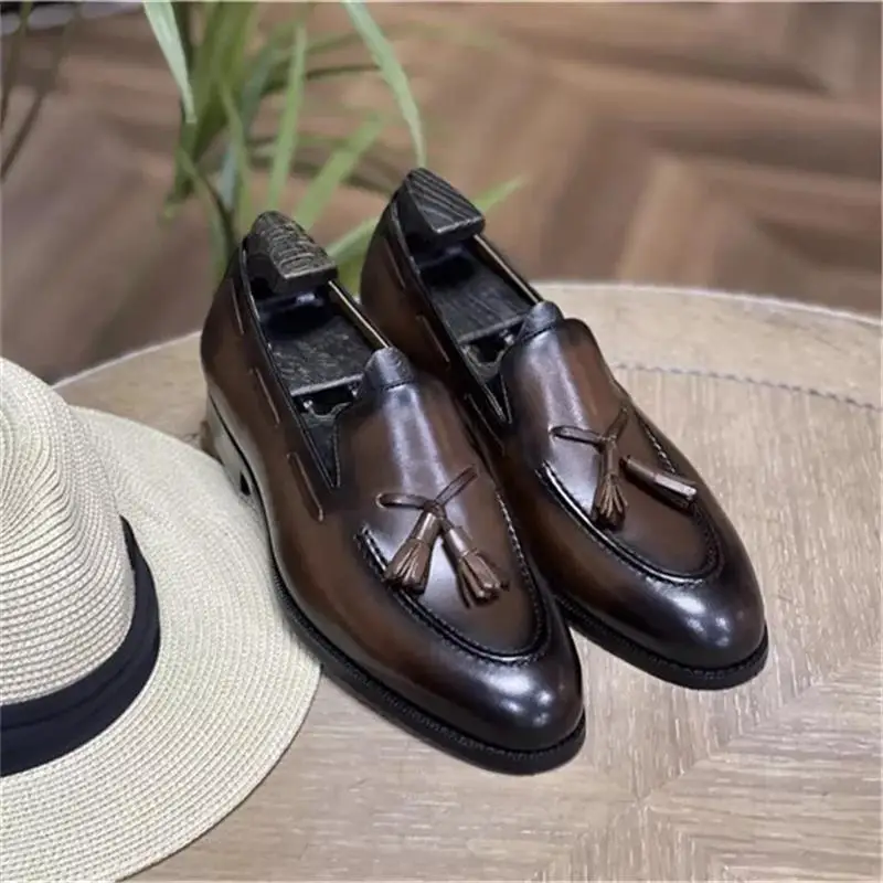 

New Men Fashion Trend Business Casual Dress Shoes Handmade Solid Color PU Thin Strap Tassel Set on One-legged Loafers ZZ378