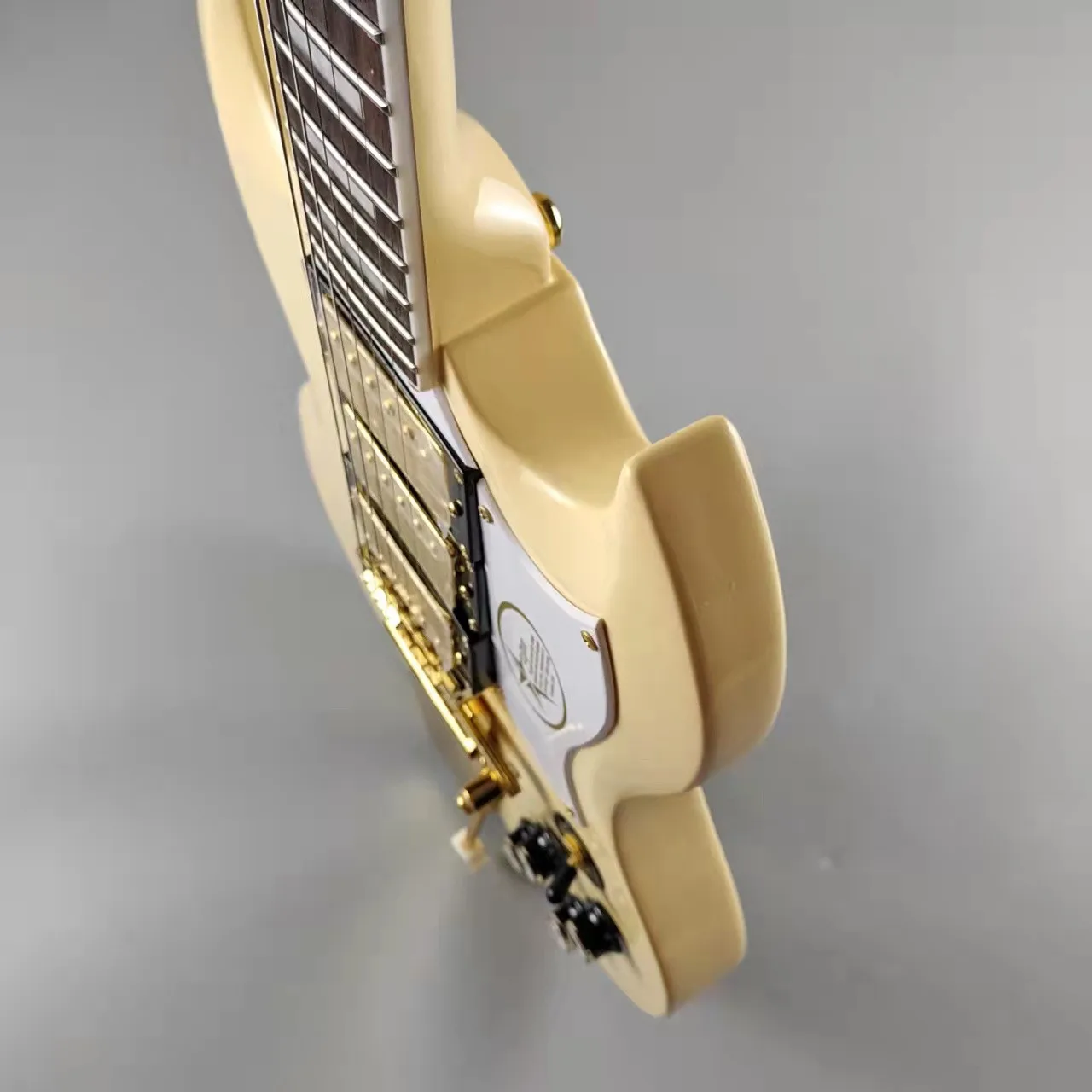 Высококачественная электрогитара SG, красное дерево, черное дерево fretboard, golden tremolo, в наличии, быстрая доставка