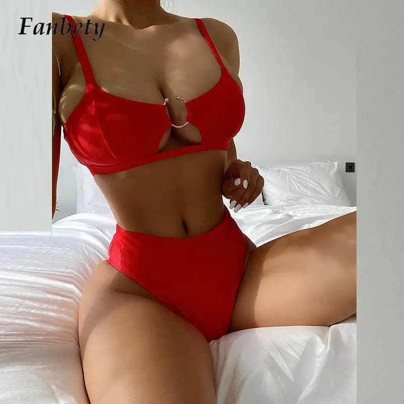 

Новый модный разрезанный металлический дизайнерский комплект, привлекательный красный бюстгальтер и стринги, женская пляжная одежда из двух предметов с эффектом пуш-ап и высокой талией