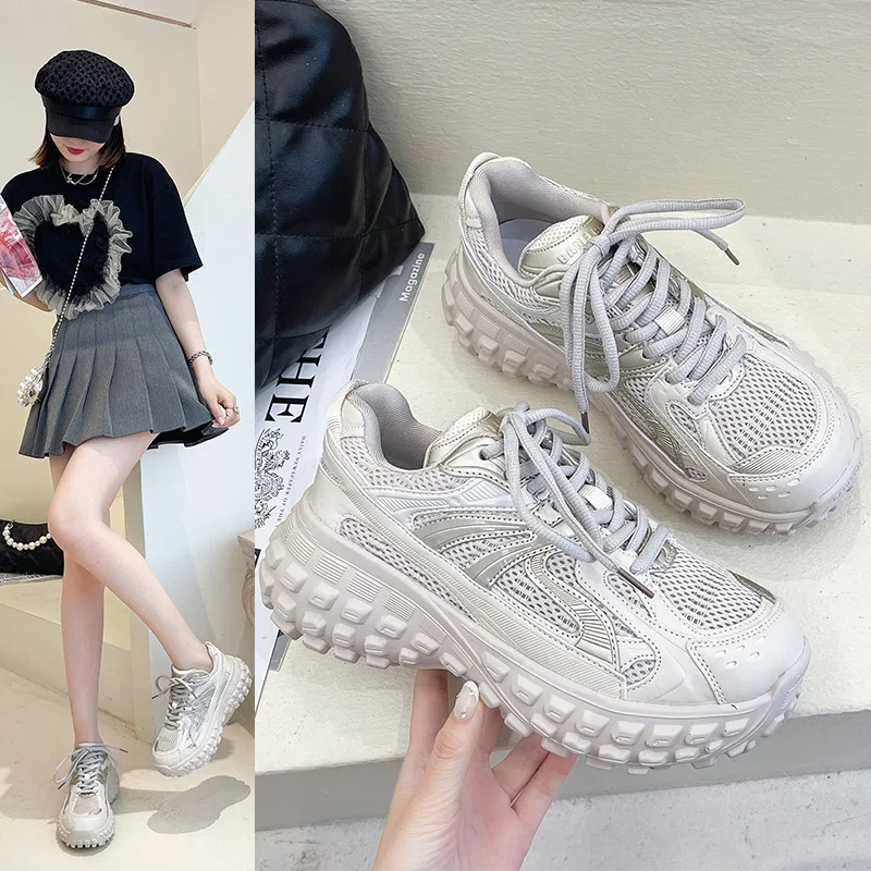 

Кроссовки женские из натуральной кожи, с сетчатой подошвой