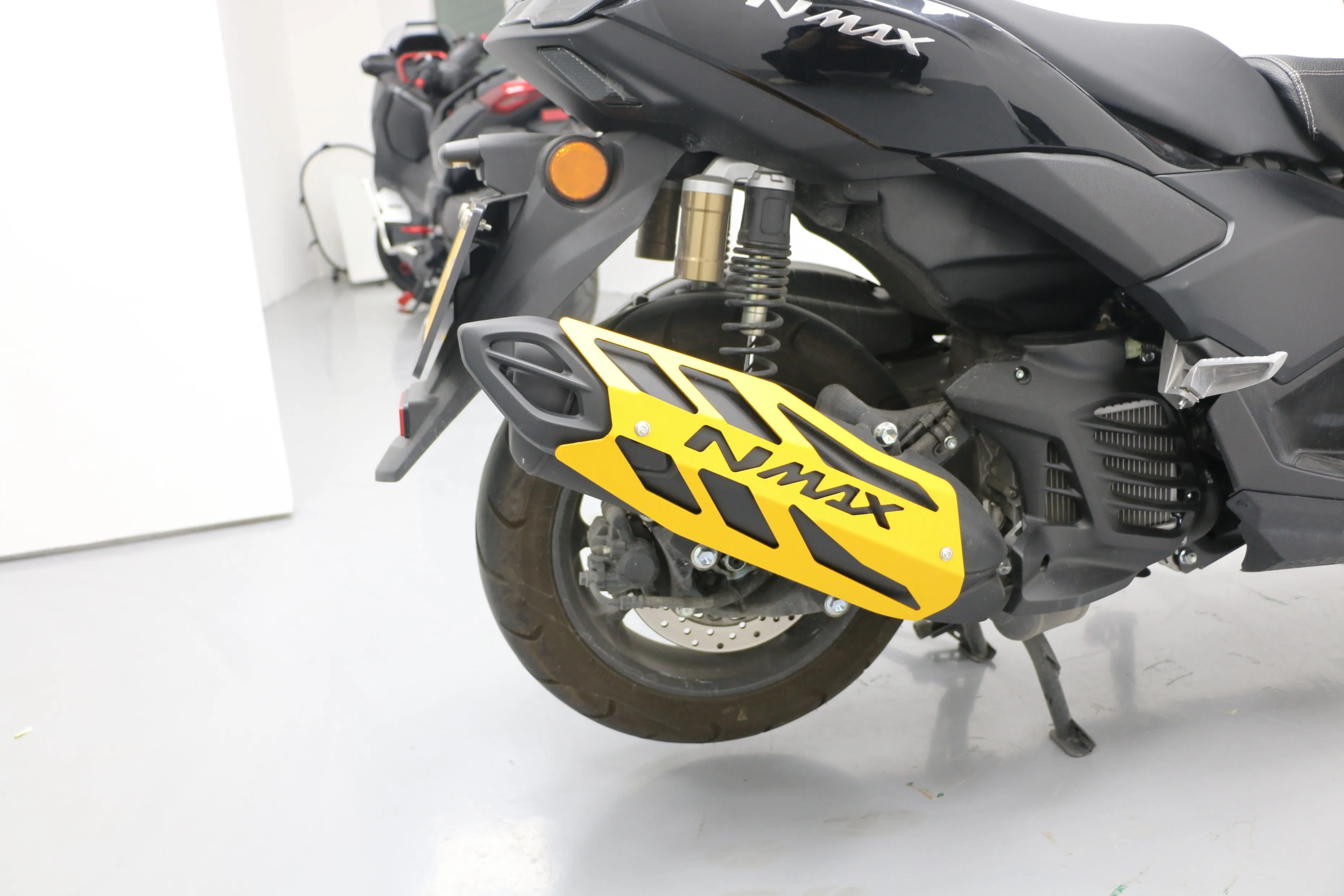 Фото Для Yamaha Nmax125 NMAX155 NMAX160 2020-2025 Turbo Neo аксессуары для мотоциклов выхлопная труба защитный чехол выхлопная труба №3