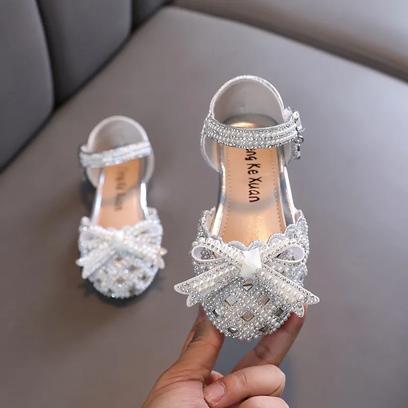 

AINYFU Summer Little Girls Rhinestone Sandals Hot New Children's Pearl Bow Party Sandals Kids Bling Hollow Out Wedding Shoes