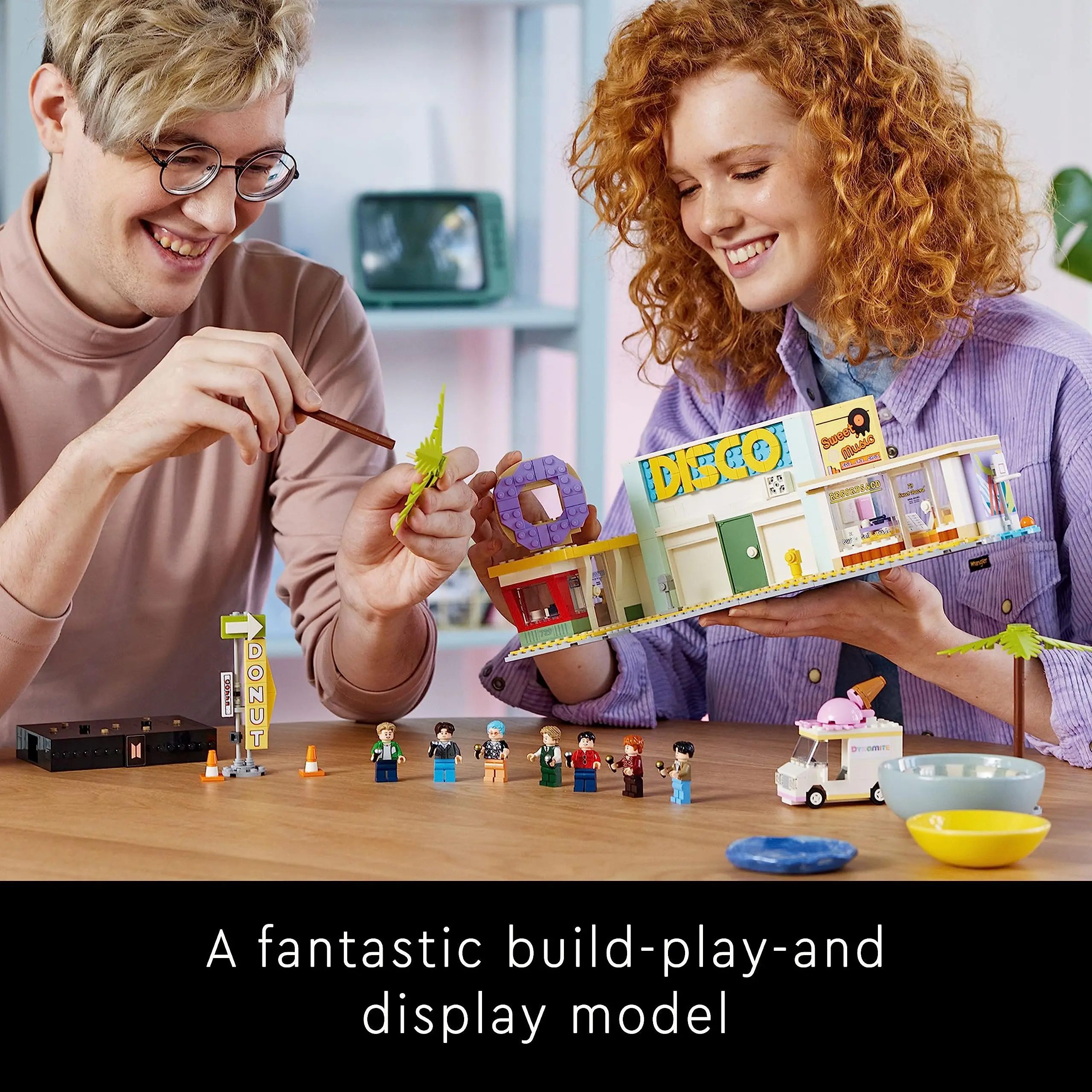 Фото LEGO Ideas BTS Dynamite 21339 Модельный комплект с 7 минифигурками знаменитой группы K-pop, RM, Jin, SUGA, j-Hope, Jimin, V Jung Kook №2